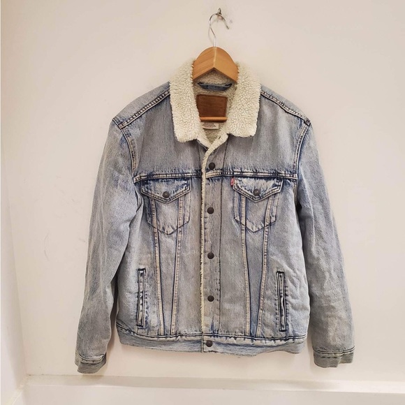 Levi's Other - Levi's Men's Vintage Fit Trucker Jacket